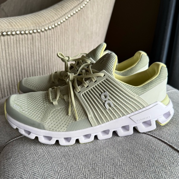 On Running Shoes - On Running Women's Running Shoes - Cream and White